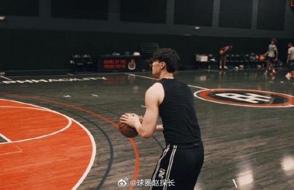 股票配资网首页 媒体人：我听说曾凡博会代表篮网出战NBA中国赛 预测双向合同有戏